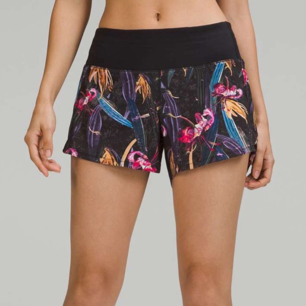 Lululemon Speed Up Mid-Rise Lined Short 4" | size 4 - Picture 6 of 9